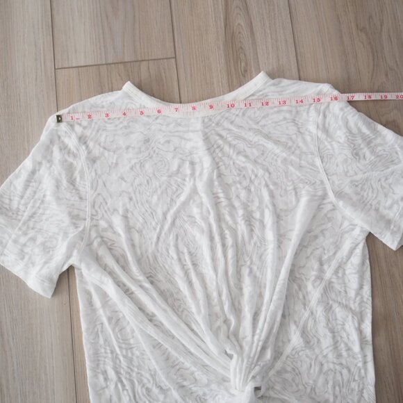Luluemon White Crescent Tee Veil Short Sleeve Sheer Swirl Pattern Size Small - Picture 11 of 13